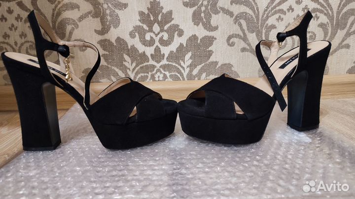 Черные женские босоножки Patrizia Pepe