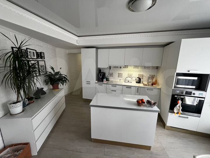 3-к. квартира, 90 м², 2/4 эт.