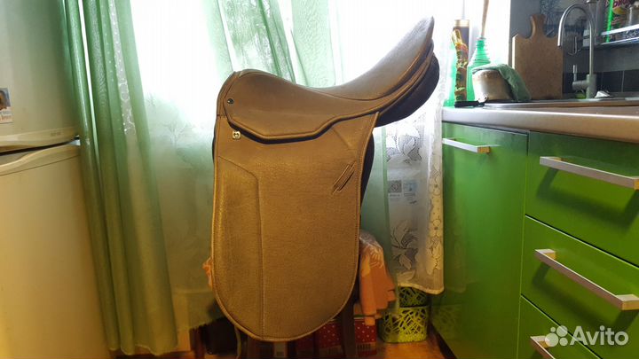 Седло новое выездковое Stubben размер 17