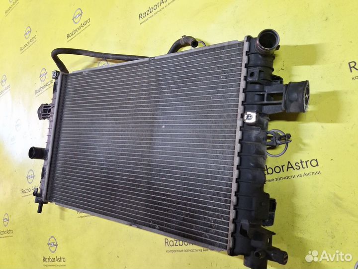 Радиатор охлаждения Z14XEP Opel Astra H