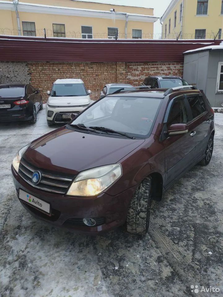 Geely MK Cross: фото владельца