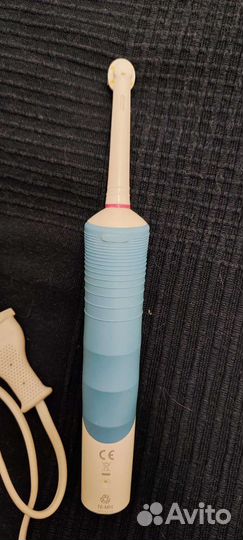 Зубная электрическая щетка oral b