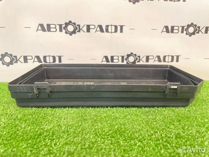 Крышка блока предохранителей Toyota Land Cruiser