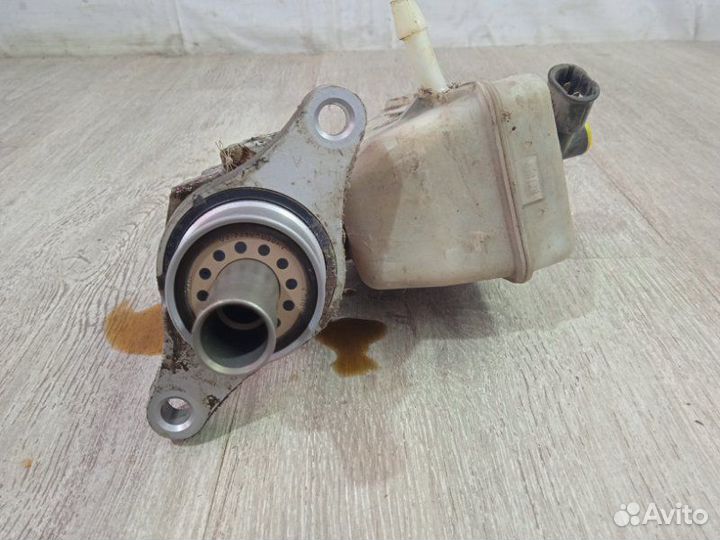 Главный тормозной цилиндр Renault Duster HSA K4M