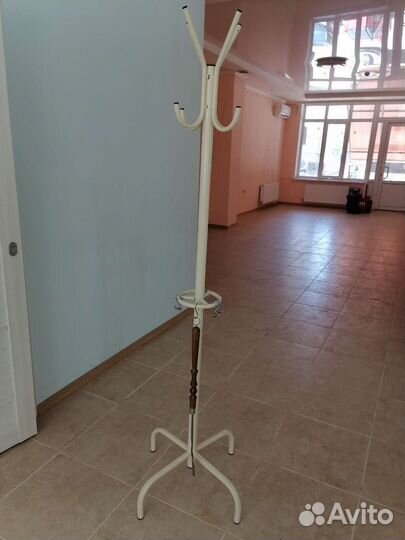 Вешалка напольная металлическая