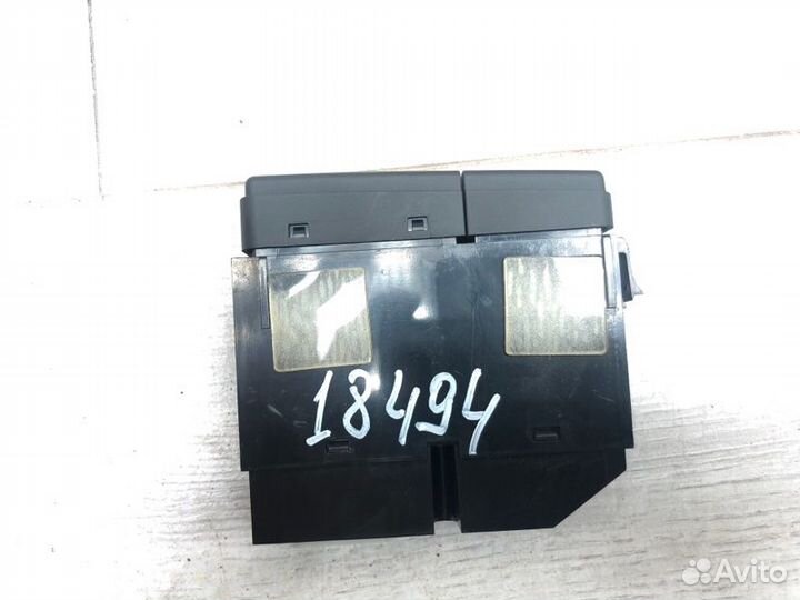 Кнопка обогрева заднего стекла Toyota Avensis