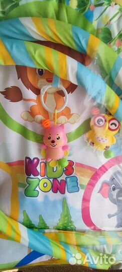 Развивающийся коврик детский