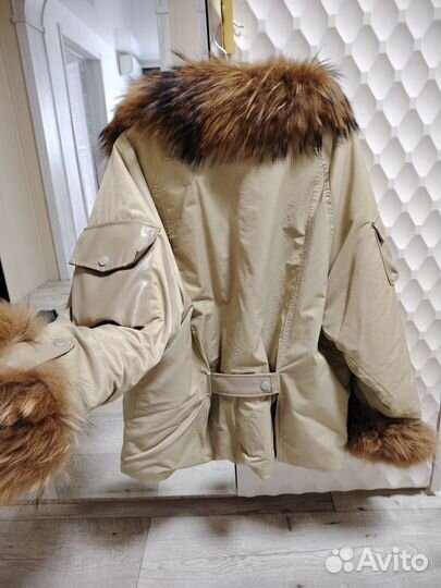 Парка куртка зимняя и на холодную осень