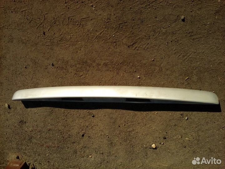 Suzuki Liana седан накладка крышки багажника