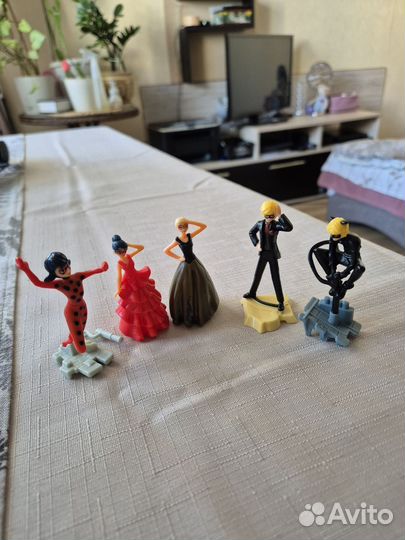 Игрушки из киндера леди баг