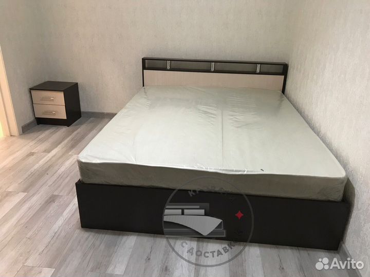 Кровать с матрасом
