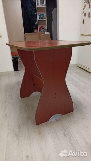 Кухонный стол