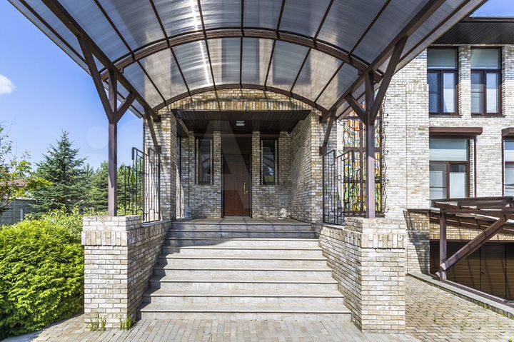 Дом 457 м² на участке 12,5 сот.