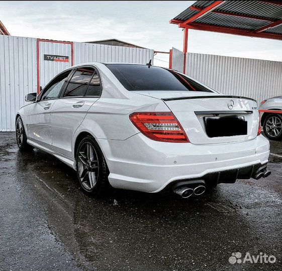 Бампер на w204