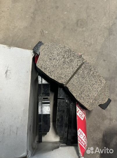 Колодки тормозные передние Toyota