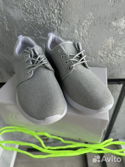 Новые Кроссовки женские