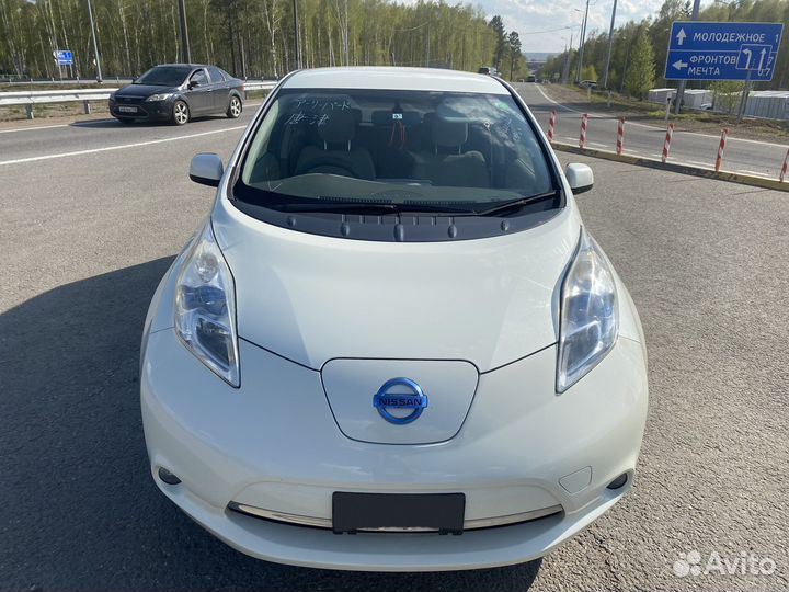 Nissan Leaf, 2011