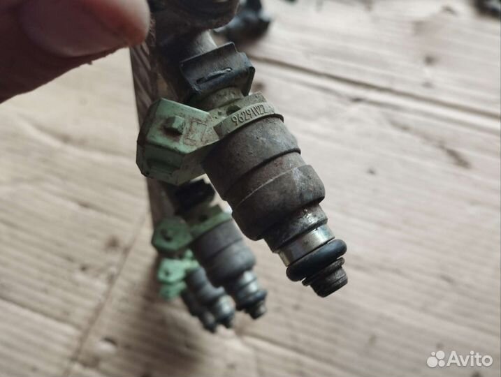 Топливная рампа с форсунками Daewoo Nexia 1.6