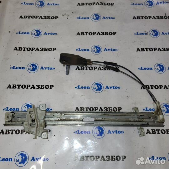 Стеклоподъемник механический передний левый Mazda