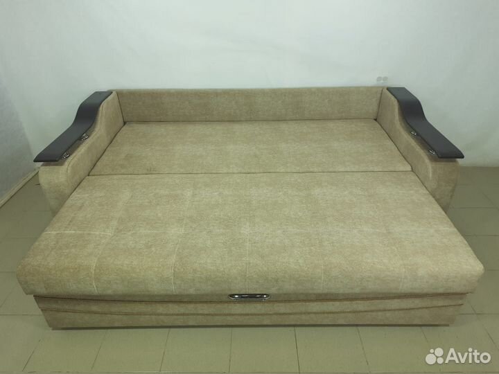 Диван на металлокаркасе