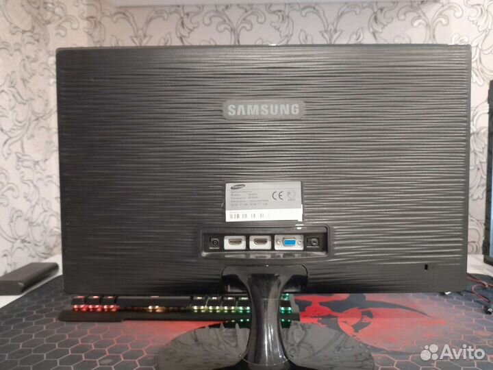Монитор Samsung