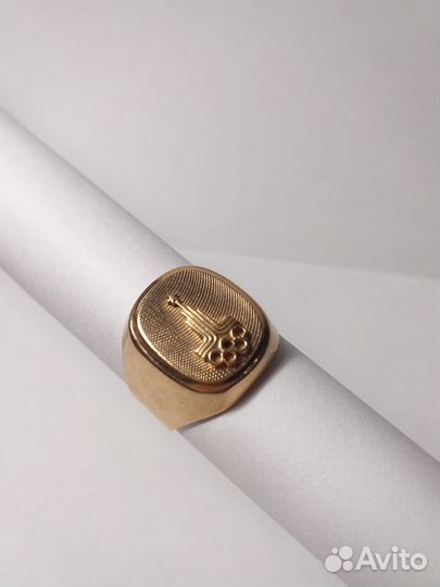 Мужской золотой перстень 