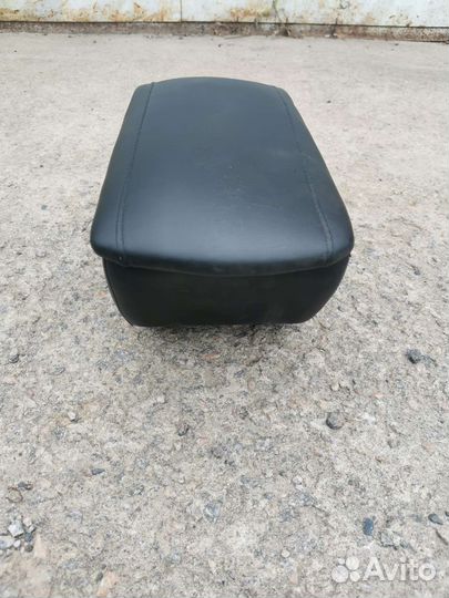 Подлокотник в авто на skoda octavia