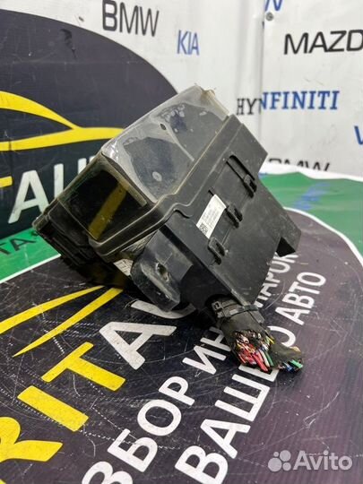 Блок предохранителей под капот Kia Sorento 4 2WD