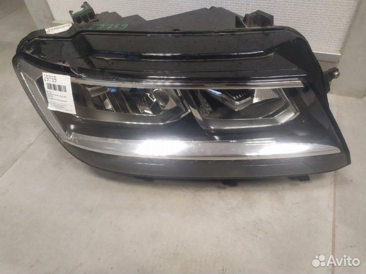 Фара правая Volkswagen Tiguan