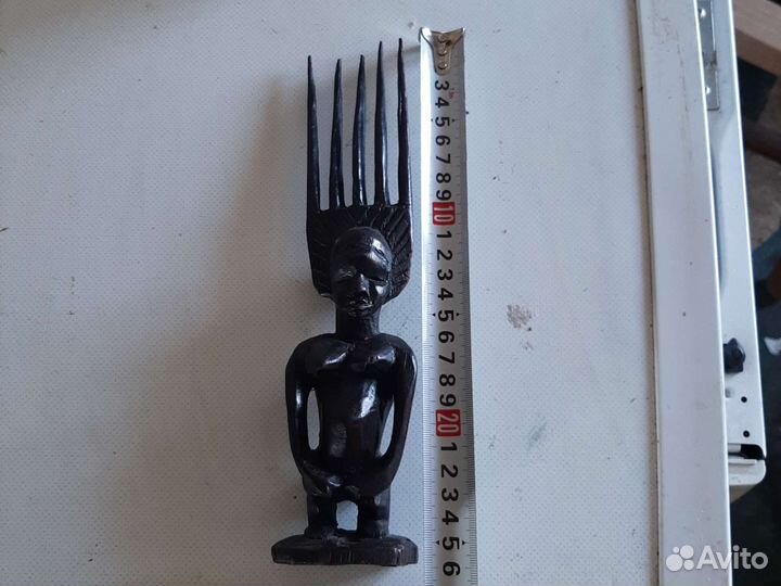 Статуэтка из дерева Африка