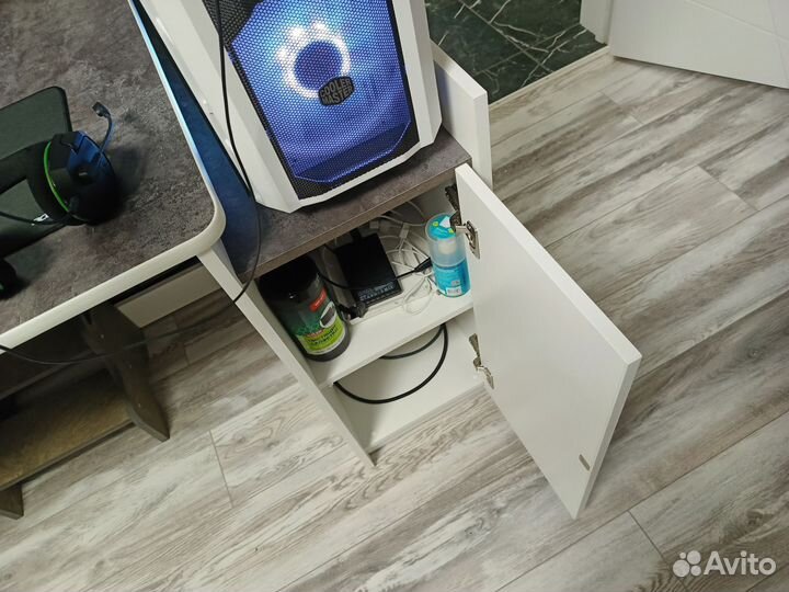 Компьютерный стол