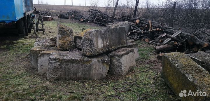 Бетонные блоки для фундамента половинки