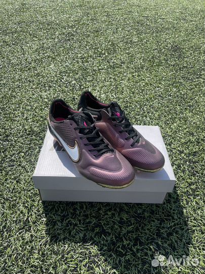 Футбольные бутсы Nike Tiempo