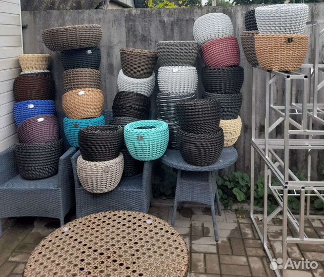 Кашпо из искусственного ротанга