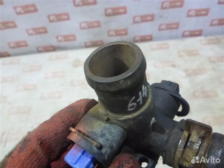 Фланец системы охлаждения Volkswagen Passat B3 1F