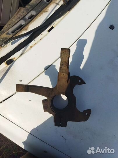 Киа Авелла Кулак поворотный