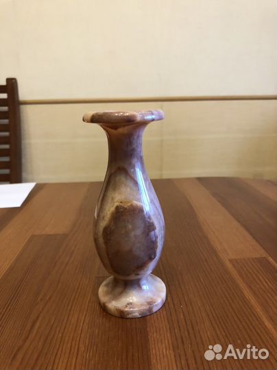 Ваза из оникса розовая