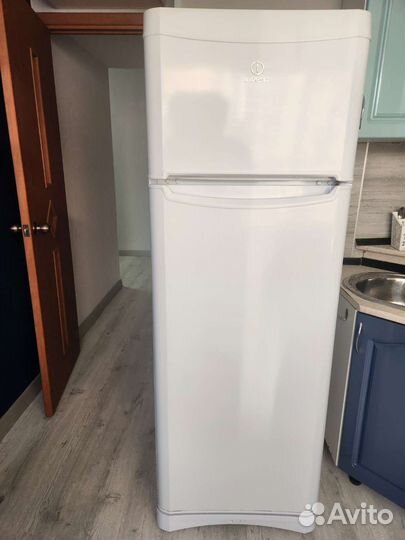 Холодильник Indesit на запчасти