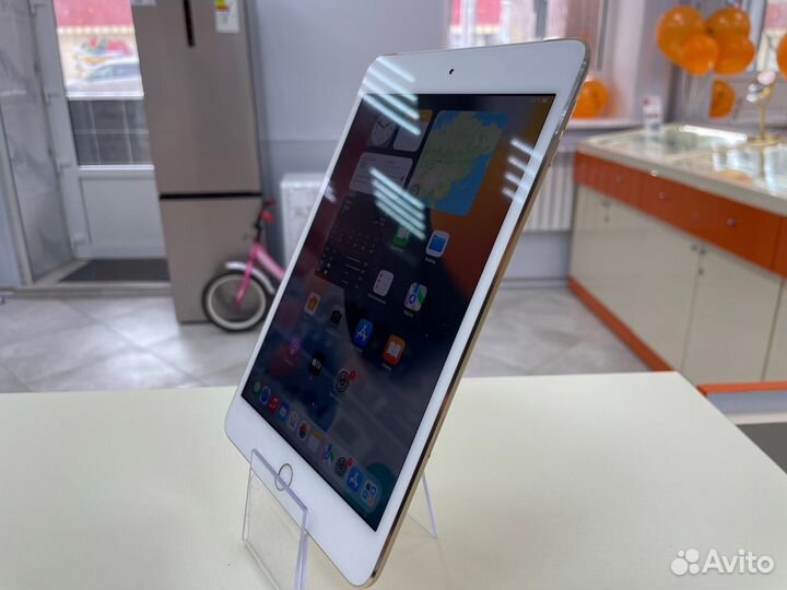 Планшет Apple iPad Mini 4