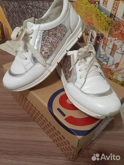 Кроссовки для девочки