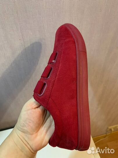 Кеды бордового цвета