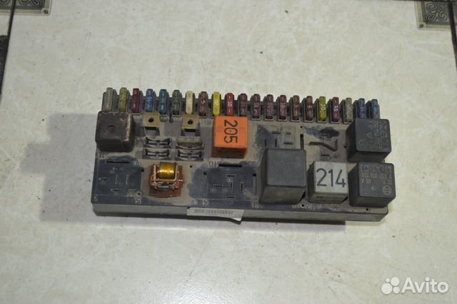 Блок предохранителей Audi 80