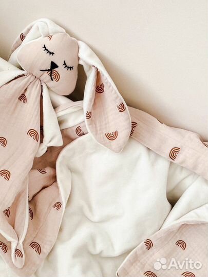 Плед из муслина и зайка комфортер