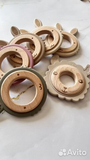 Силиконовый грызунок на деревянном кольце