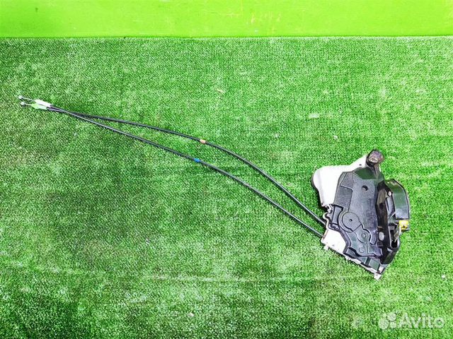 Замок двери передней левой Toyota Yaris P90 2010