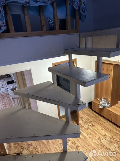 Металлическая лестница на 2 этаж