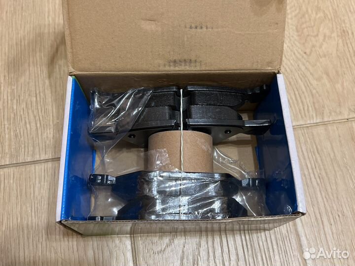 Колодки тормозные передние с пластинами на bmw