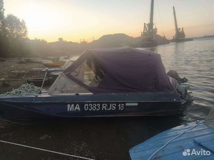 Лодка с мотором