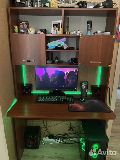 Компьютерный стол