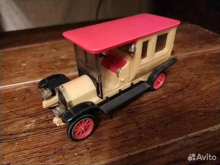 Масштабная модель автомобиля Daimler